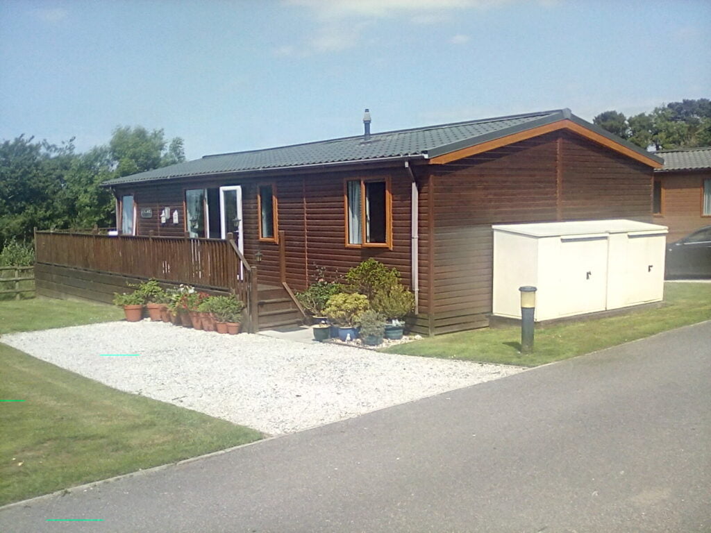 LakeView Lodge. Trevella Holiday Park – Lazy Owl