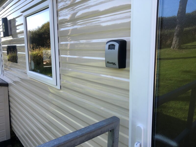 2 Bedroom Caravan Near Porth Beach